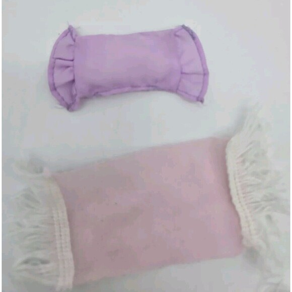 Vintage 1980s Barbie Dream House Rugs? And Pillow Mattel Accessories Doll House - Picture 3 of 9